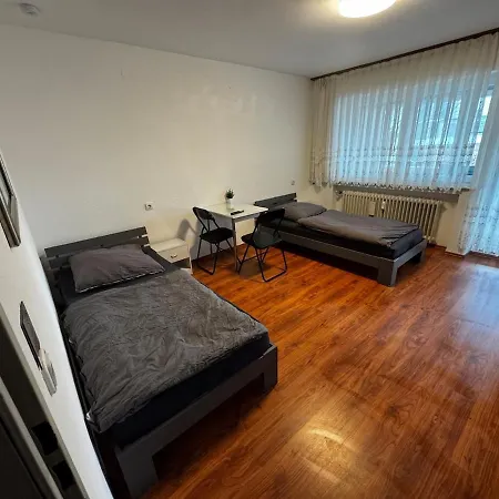 Apartmán Monteurwohnung Monteurzimmer 13 Personen *