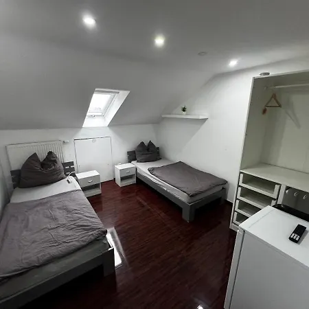 Apartment Monteurwohnung Monteurzimmer 13 Personen *