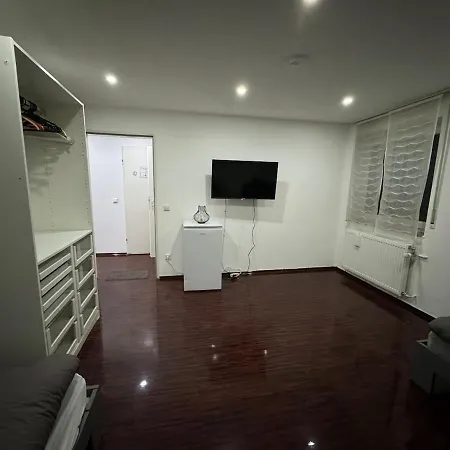 Monteurwohnung Monteurzimmer 13 Personen Apartamento *